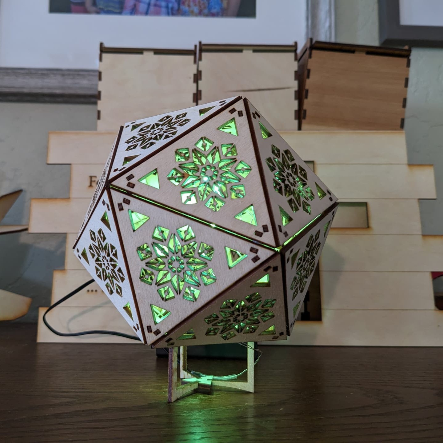 Icosahedron Gölge Lambası