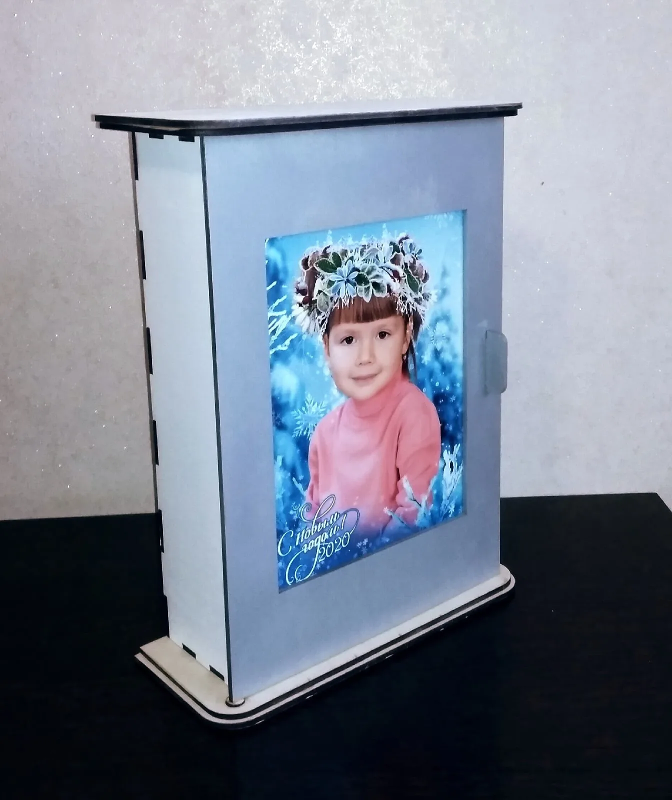 Resimli Anahtar Dolabı