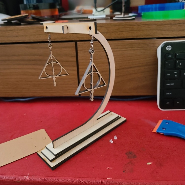 Basit Küpe Teşhir Standı