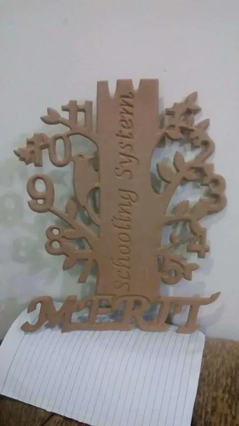 Ağaç Desenli İsimli Saat