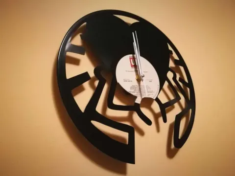Örümcek Tasarımlı Saat