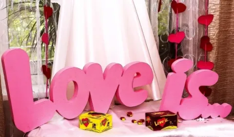 Love İs Duvar Dekor