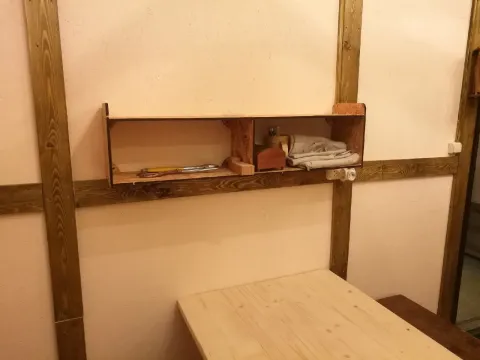 Basit Duvar Rafı