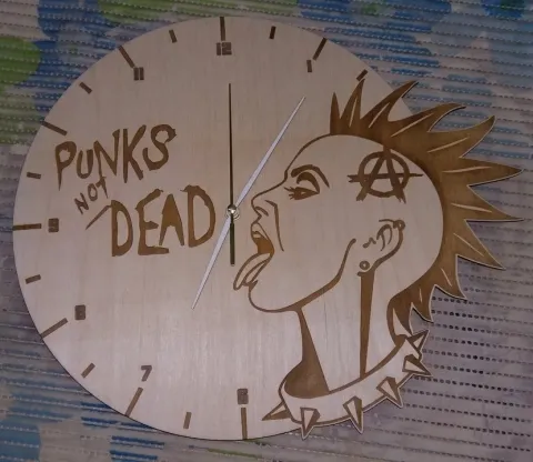 Punk'ın Ölü Değil Duvar Saati
